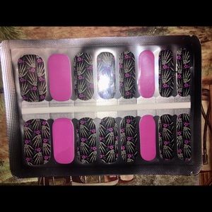 Glow in Dark Bones!Halloween FFB Nail Polish Wrap!